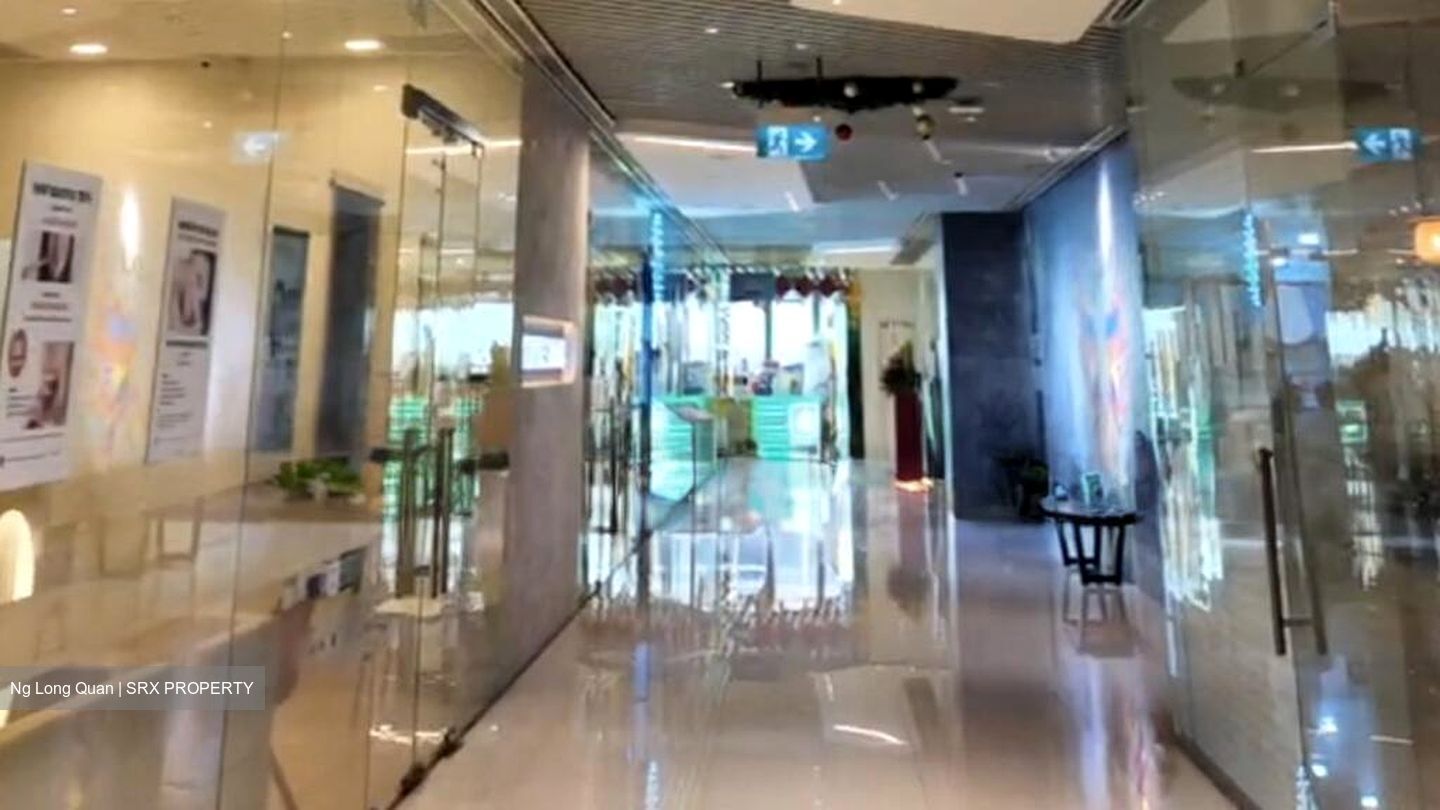 Beach Road (D7), Retail #518862421
